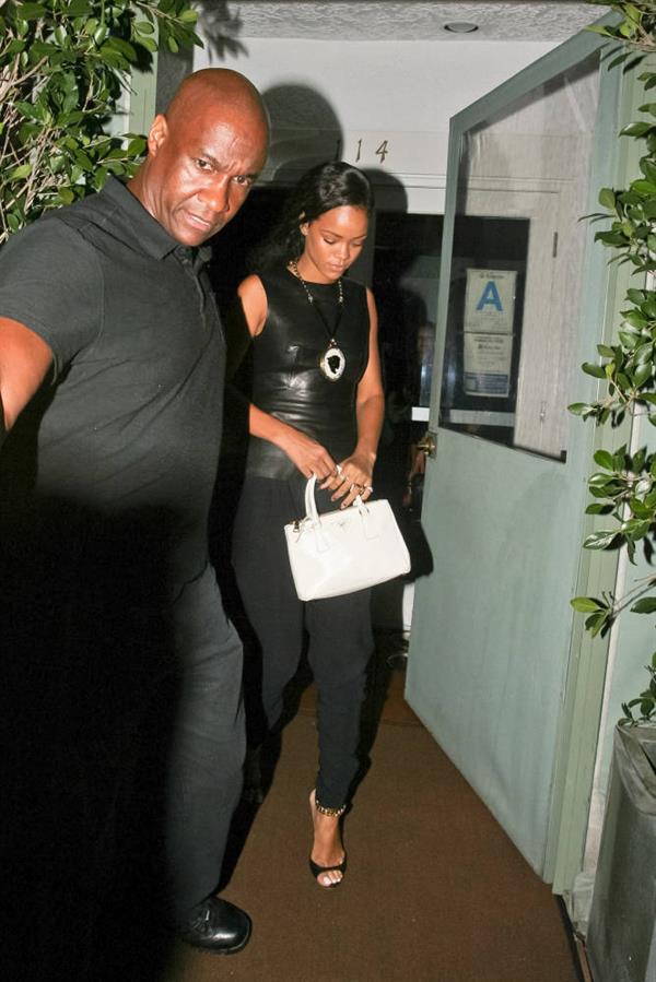 Rihanna - Leaves il Ristorante di Giorgio Baldi in Santa Monica 23.8.2012