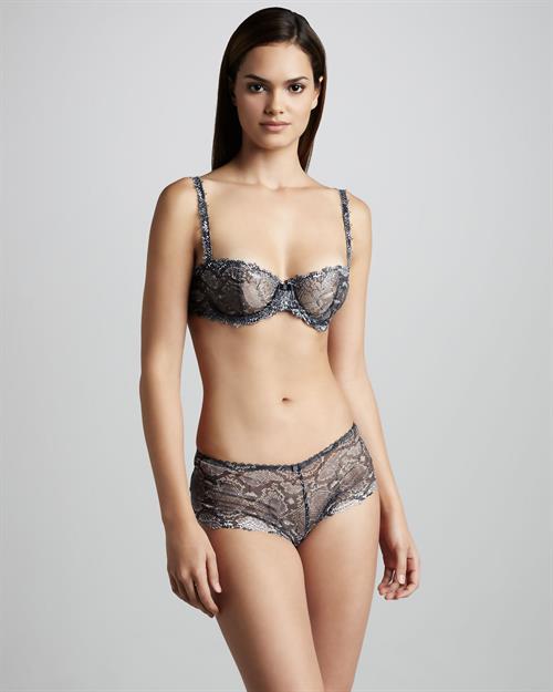 Lisalla Montenegro in lingerie