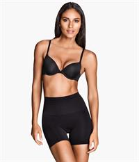 Emanuela de Paula in lingerie