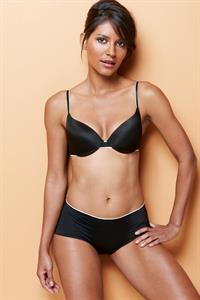 Emanuela de Paula in lingerie