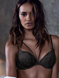 Gracie Carvalho in lingerie
