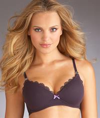 Elisandra Tomacheski in lingerie