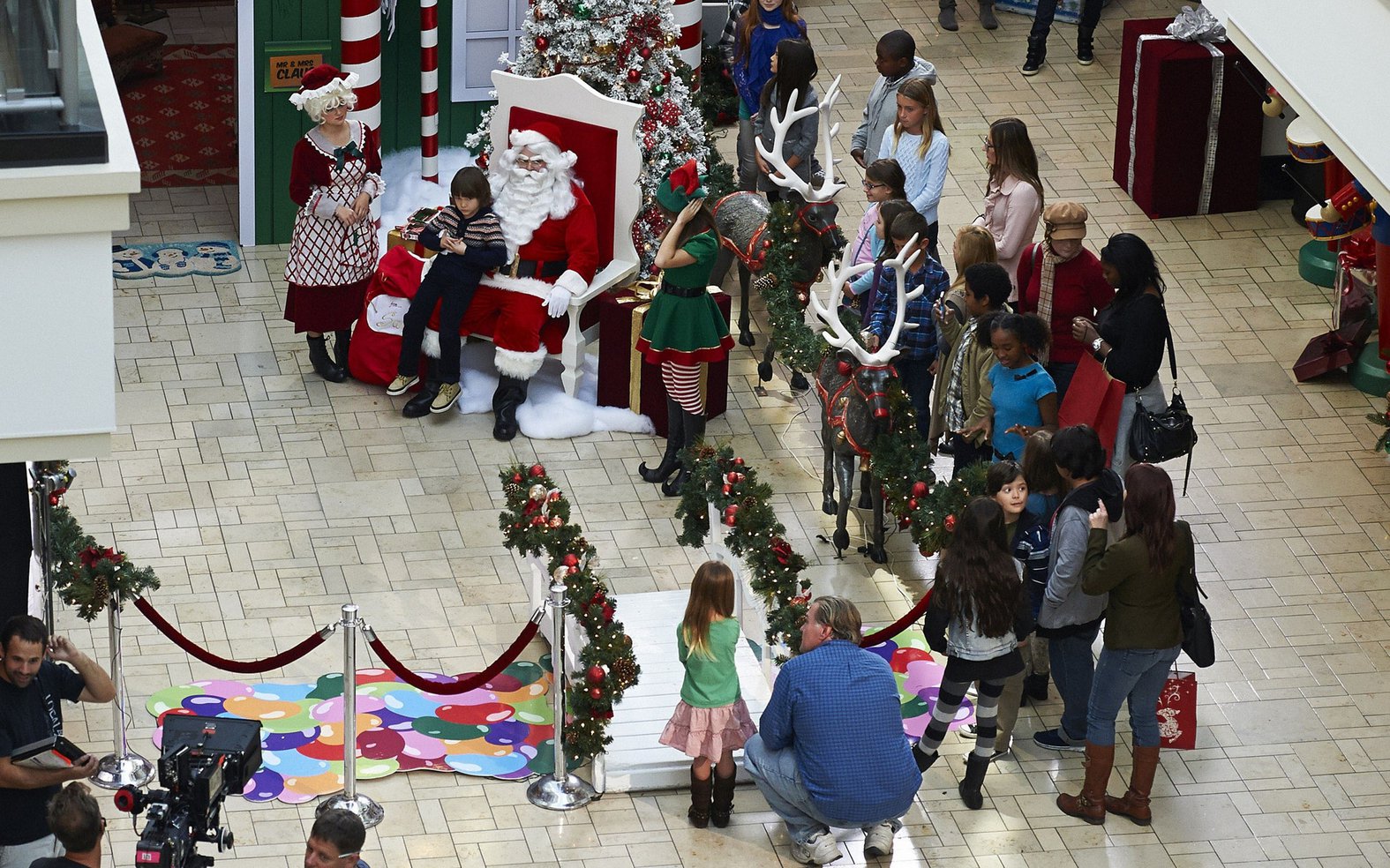 Sarah Hyland – “Modern Family” set 10/31/13  