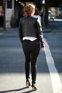 Sarah Lee Bolger out for a walk in Vancouver October 6, 2012 