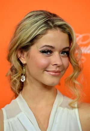 Sasha Pieterse Pretty Little Liars Halloween episode premiere 10/16/12 