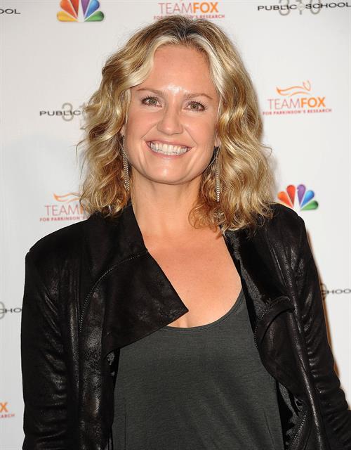Sherry Stringfield Raising The Bar To End Parkinson's (Dec 5, 2012) 