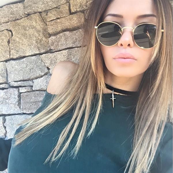 Nabilla Benattia taking a selfie