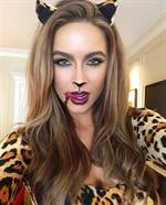 Ellie Gonsalves taking a selfie