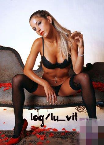 Lucila Vit in lingerie