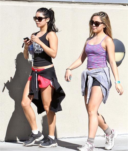 Vanessa Hudgens out and about in Studio City 10/29/12 Gal Number : 20121109182701775e-20
