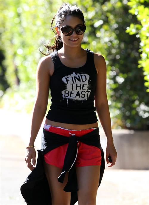 Vanessa Hudgens out and about in Studio City 10/29/12 Gal Number : 20121109182701775e-20