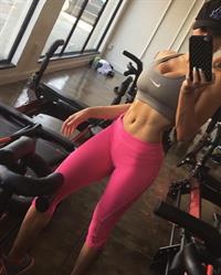 Lindsey Pelas taking a selfie
