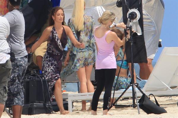 Minka Kelly and Rachael Taylor film Charlie's Angels on a beach in Miami 02-09-2011