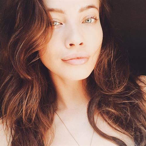 Stephanie Corneliussen taking a selfie