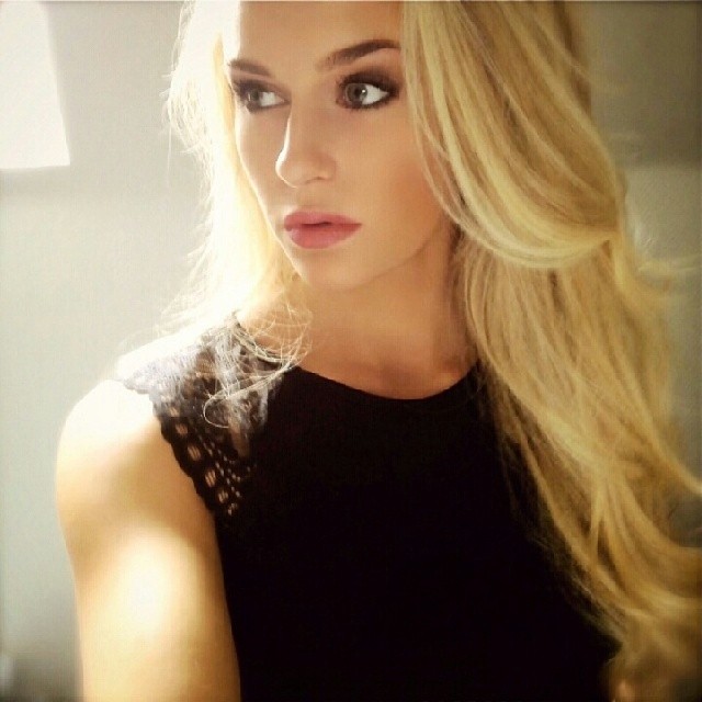 Anna Nyström taking a selfie