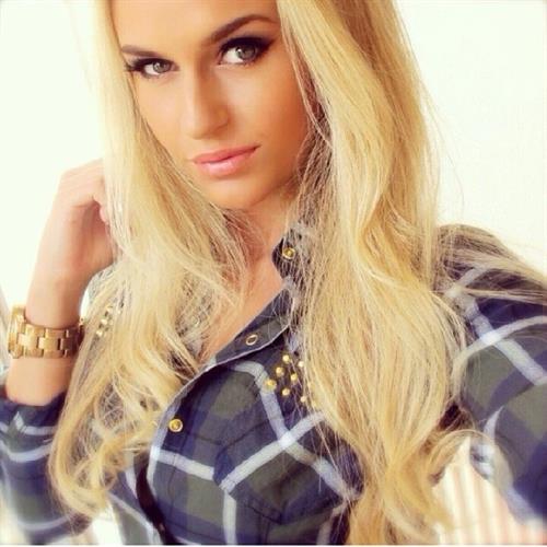 Anna Nyström taking a selfie