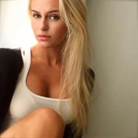 Anna Nyström taking a selfie