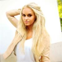 Anna Nyström taking a selfie