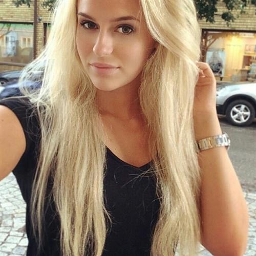 Anna Nyström taking a selfie