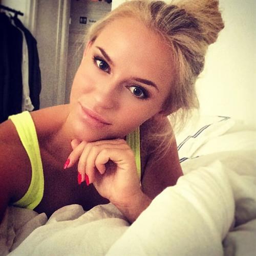 Anna Nyström taking a selfie