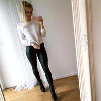 Anna Nyström taking a selfie