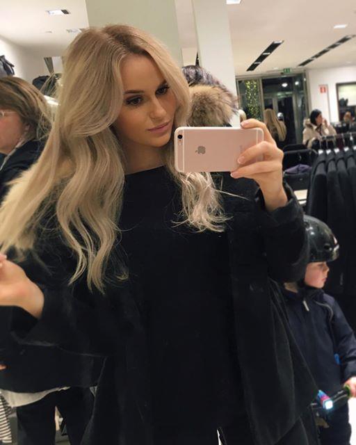 Anna Nyström taking a selfie