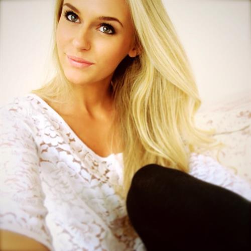 Anna Nyström taking a selfie