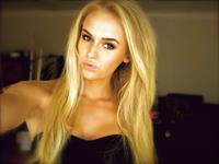 Anna Nyström taking a selfie