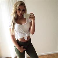 Anna Nyström taking a selfie