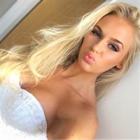 Anna Nyström taking a selfie