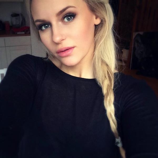 Anna Nyström taking a selfie