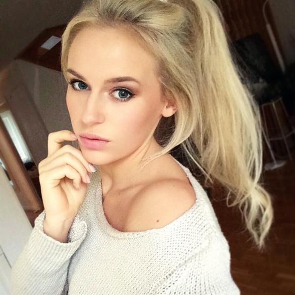 Anna Nyström taking a selfie