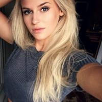 Anna Nyström taking a selfie