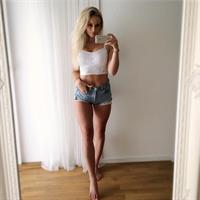 Anna Nyström taking a selfie