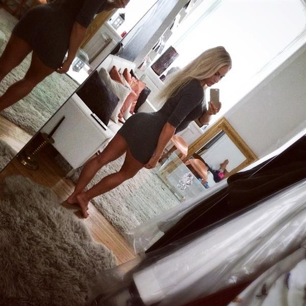 Anna Nyström taking a selfie