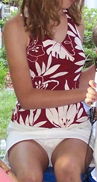 Hot look up Samantha's skirt 