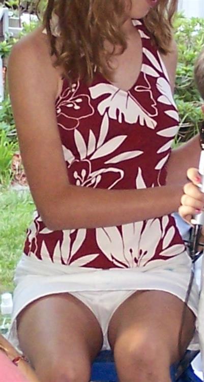 Hot look up Samantha's skirt 