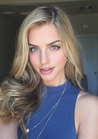 Marina Laswick taking a selfie