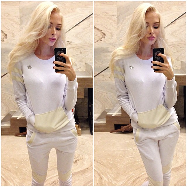 Aljona Shiskova taking a selfie