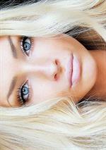 Aljona Shiskova taking a selfie