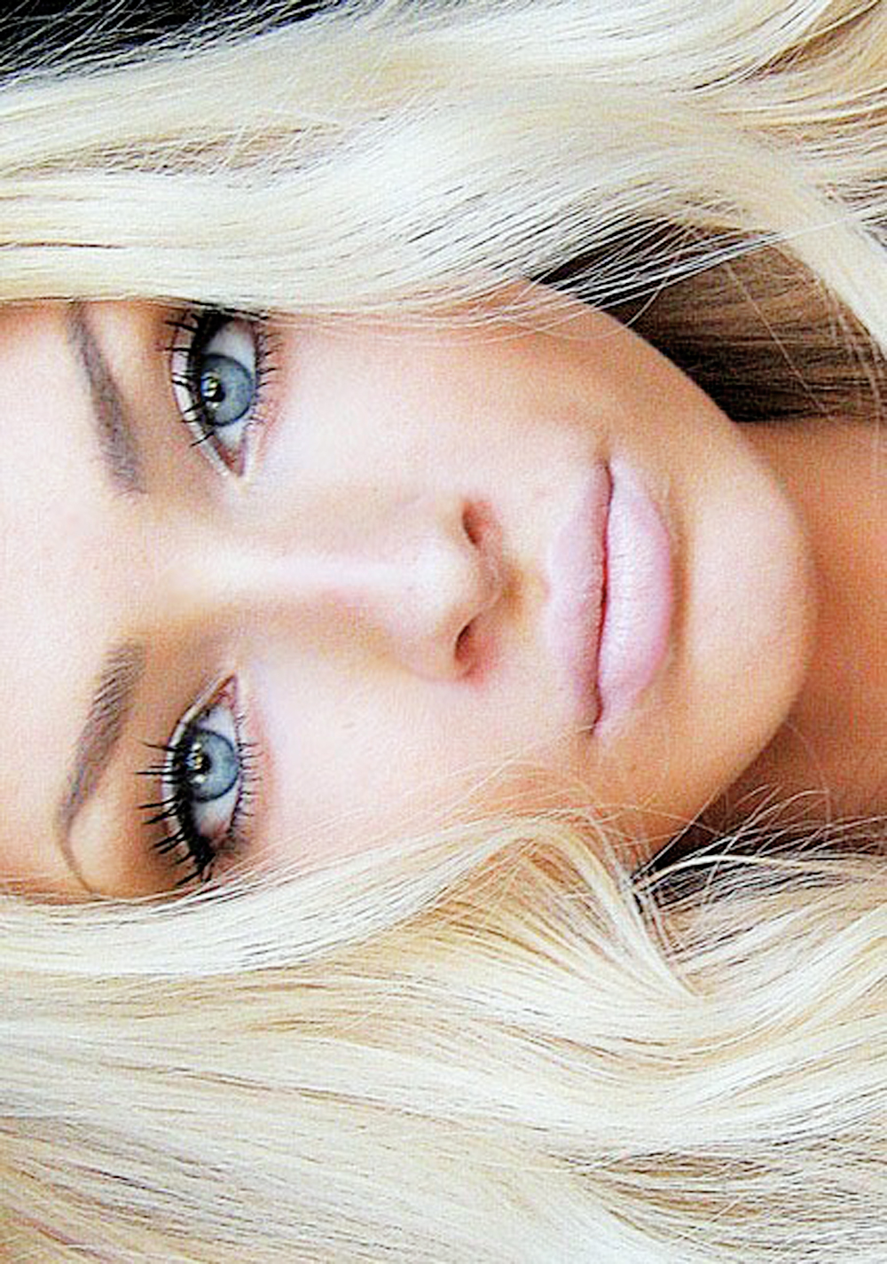 Aljona Shiskova taking a selfie