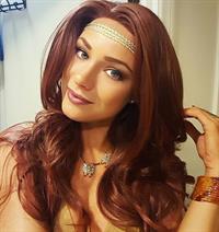 Nikki Leigh taking a selfie