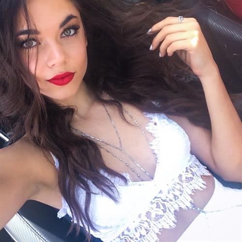 Aarika Wolf taking a selfie