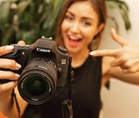 Pia Muehlenbeck taking a selfie