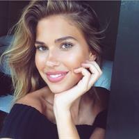 Kara del Toro taking a selfie