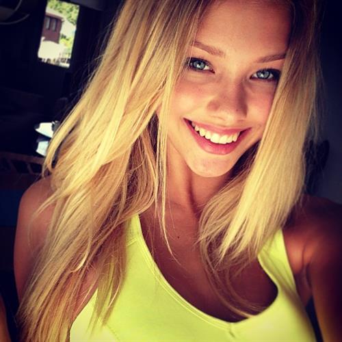 Hanna Edwinson taking a selfie