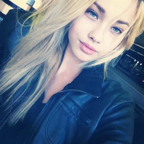 Hanna Edwinson taking a selfie