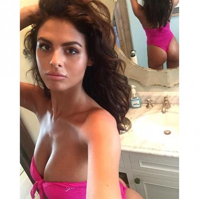 Bojana Krsmanovic taking a selfie