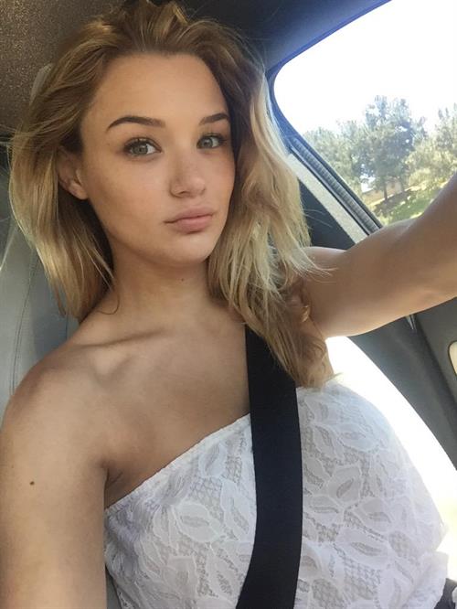 Hunter King taking a selfie