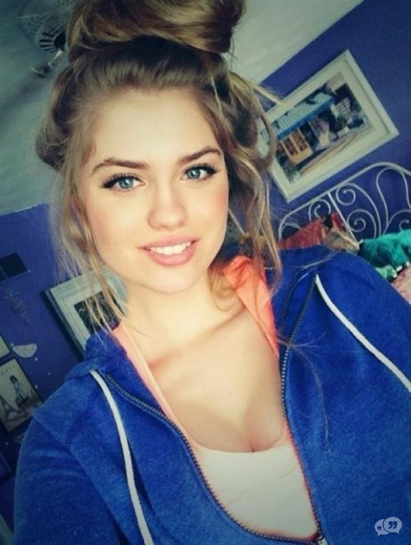 Alexandria Morgan taking a selfie